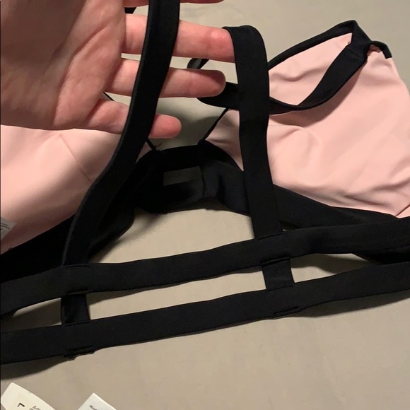 Bikini - Picture 3 of 7